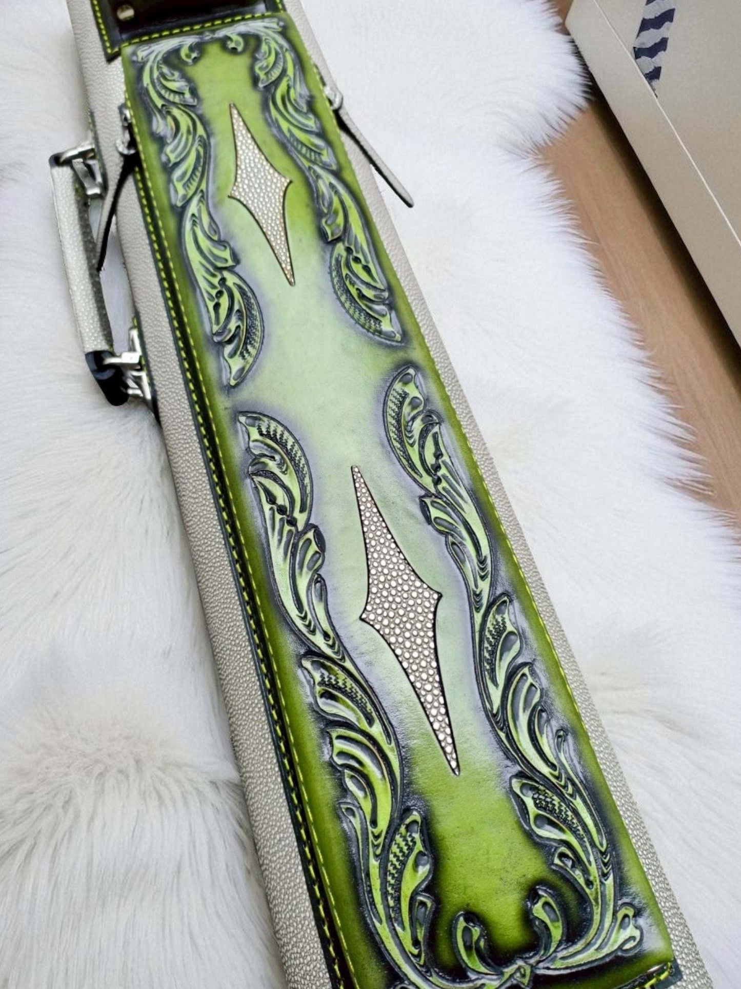 Throne Stingray Leather Cue Case