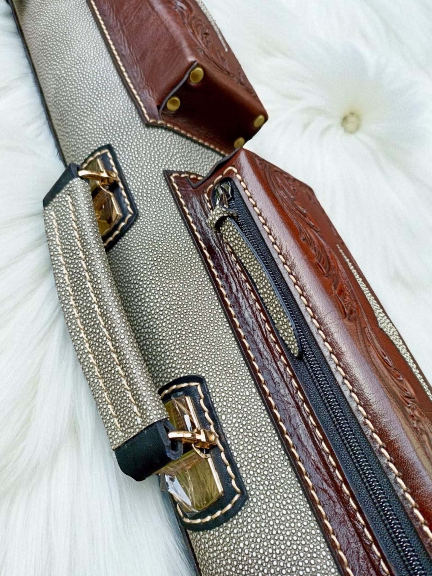 Throne Stingray Leather Cue Case