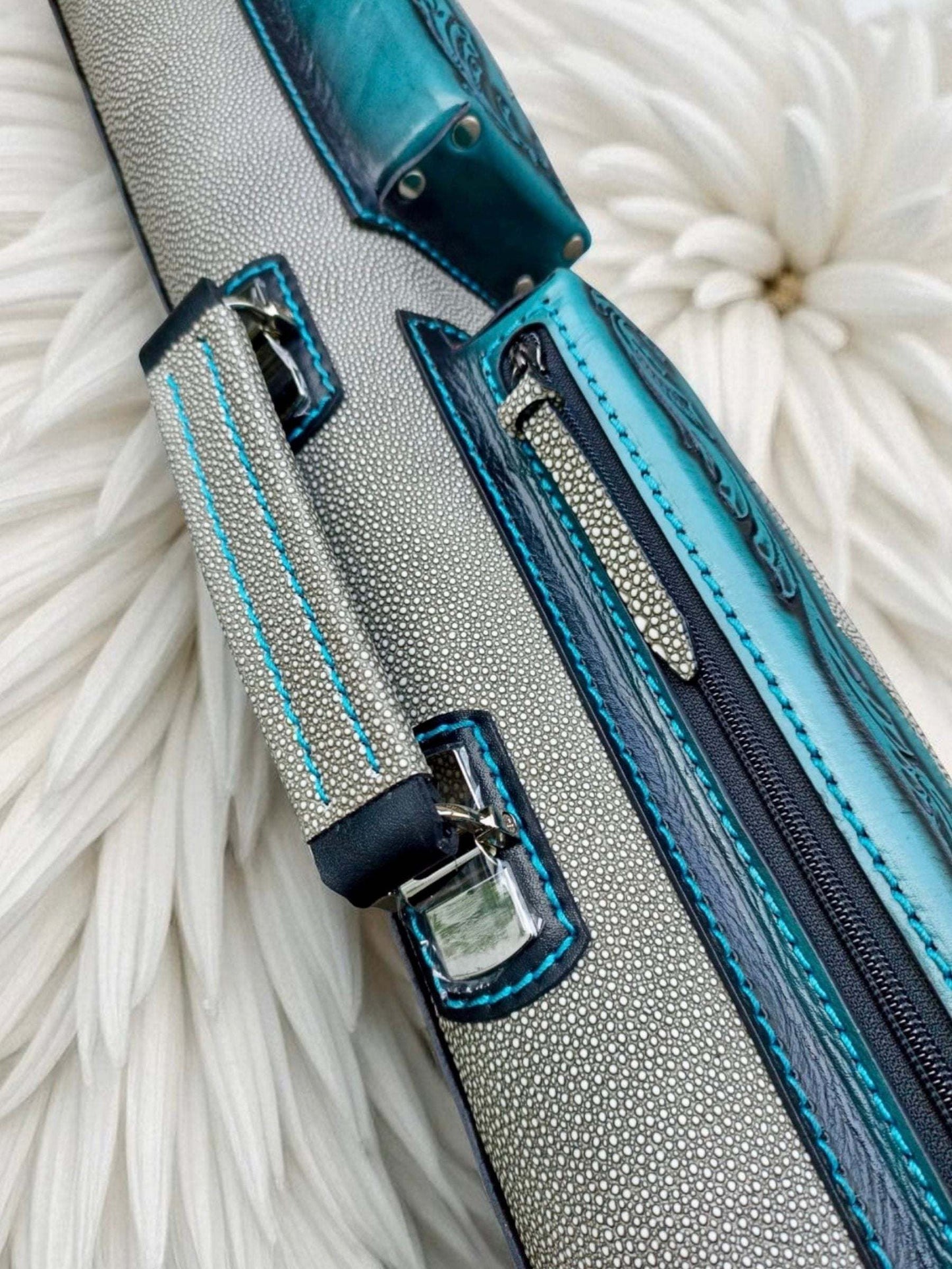 Throne Stingray Leather Cue Case