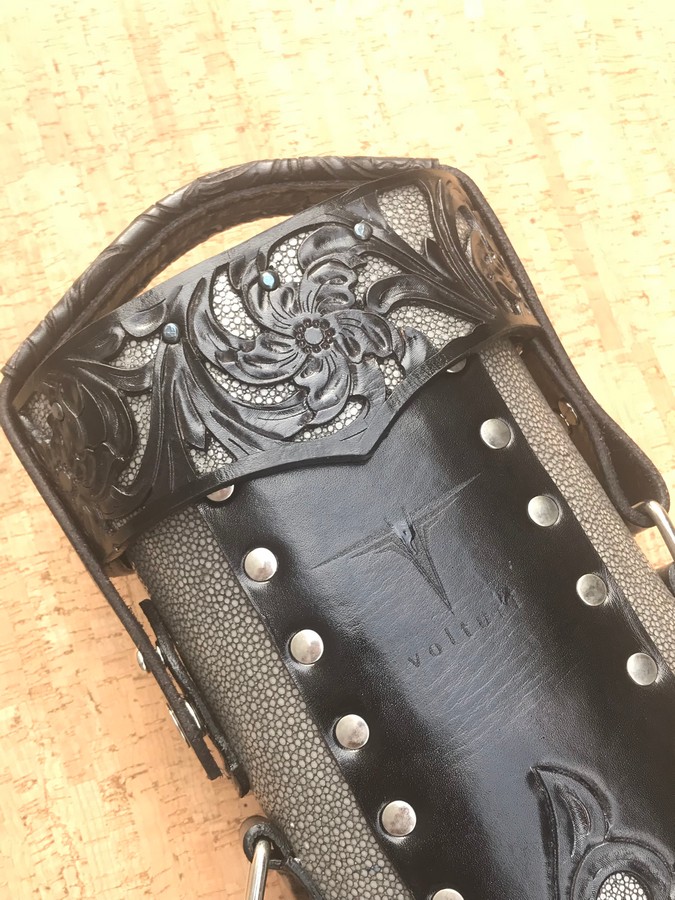 Stingray8 - Volturi Cases - Custom Leather Cue Case